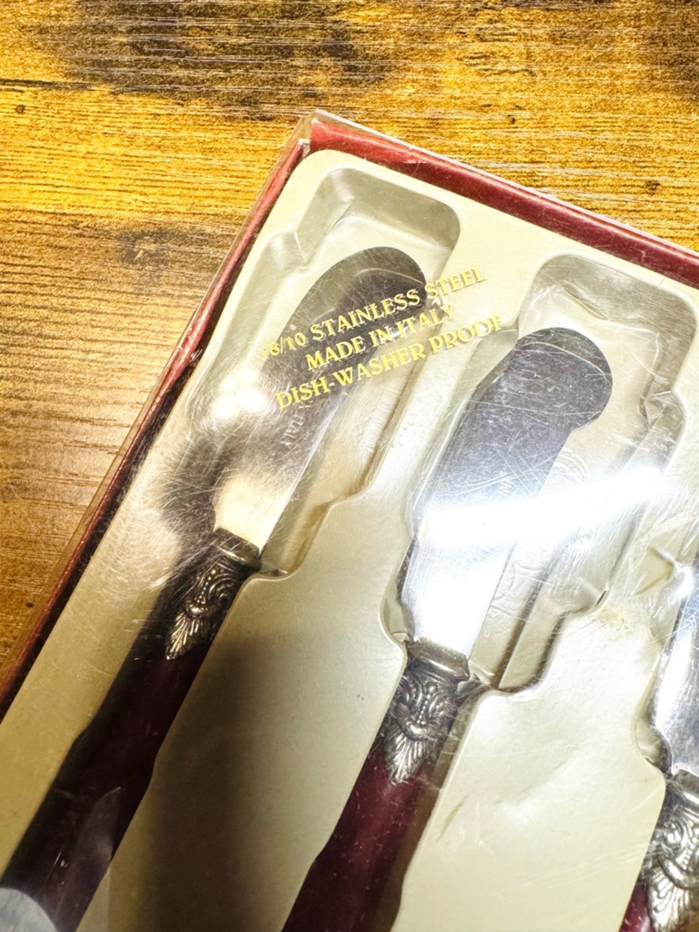 Napoleon 4pc Italian Spreader Knife Set Red Silver Acrylic Charcuterie - Picture 6 of 7